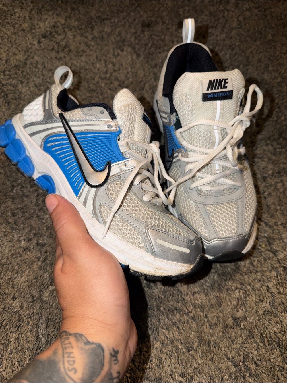 Nike Vomero 5 V5 White Gray & Blue size 5.5Y